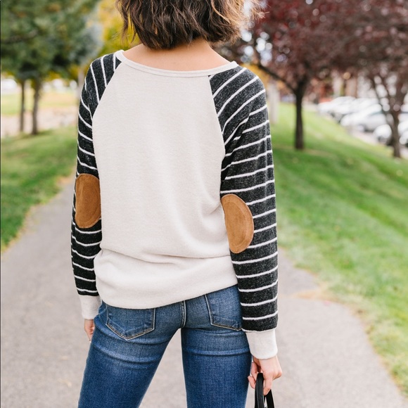 FINAL SALE❗️Suede Elbow Patch Raglan Sleeve Top - Picture 5 of 8